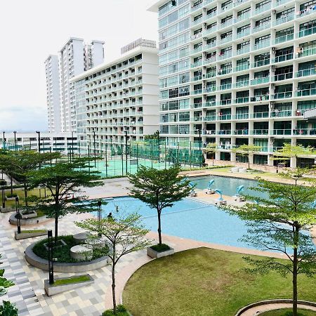 Palazio Mount Austin 2Br Studio Pool View With Tv Box-3 Plus 1 Pax C2-07 Johor Bahru Esterno foto