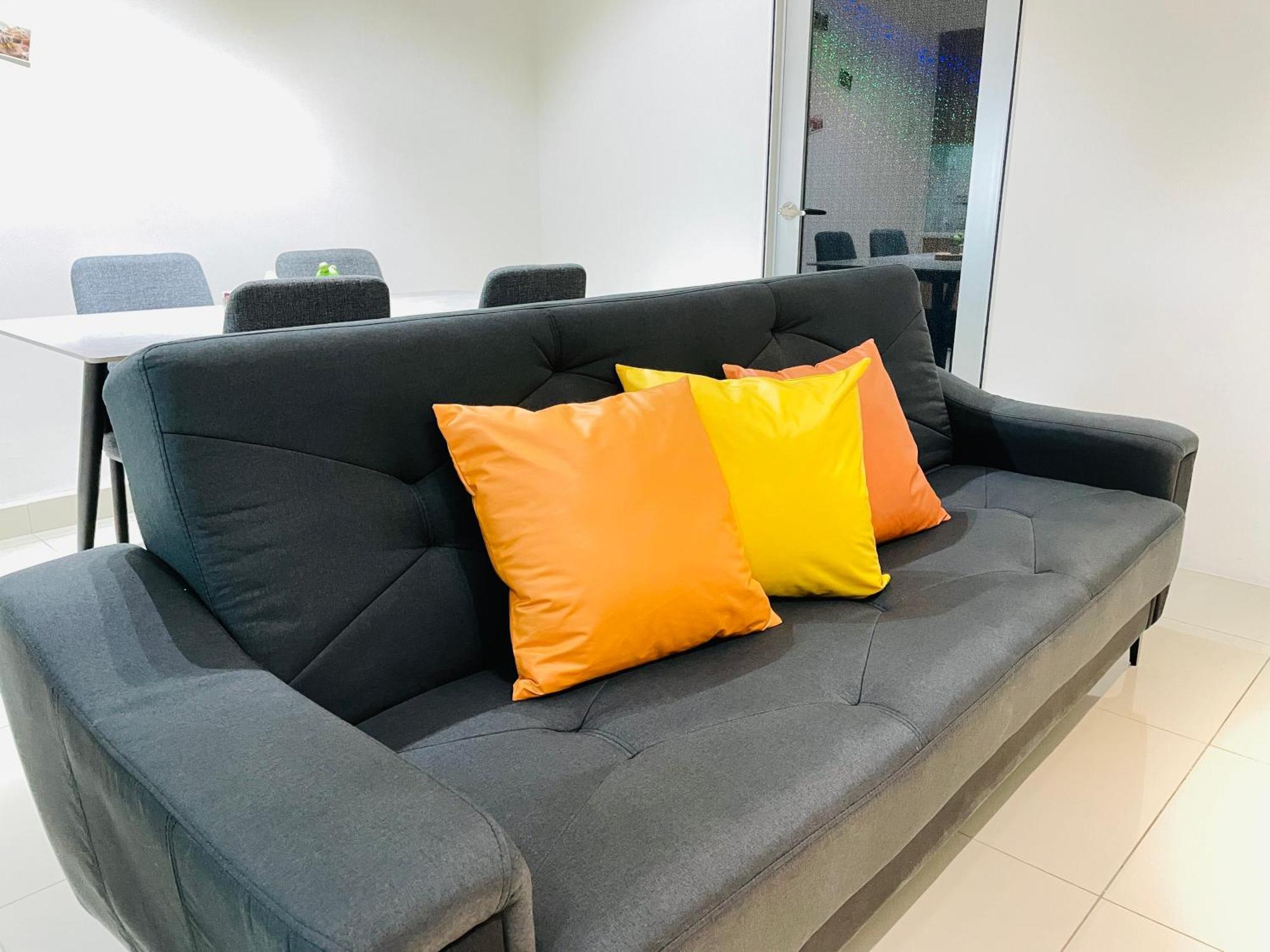 Palazio Mount Austin 2Br Studio Pool View With Tv Box-3 Plus 1 Pax C2-07 Johor Bahru Esterno foto
