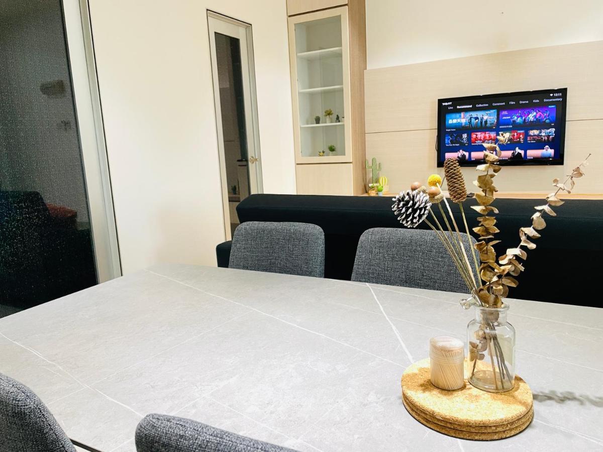 Palazio Mount Austin 2Br Studio Pool View With Tv Box-3 Plus 1 Pax C2-07 Johor Bahru Esterno foto