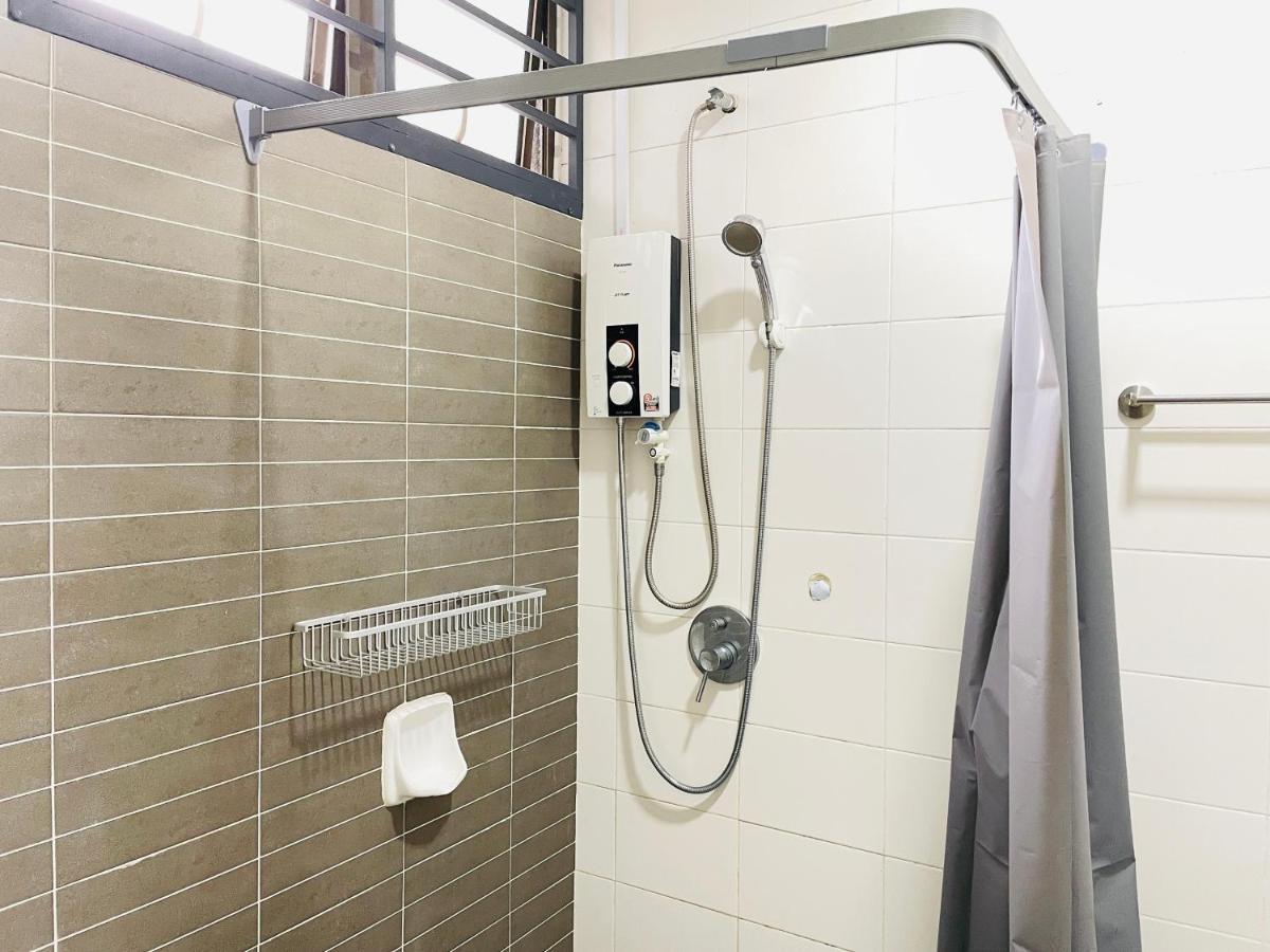 Palazio Mount Austin 2Br Studio Pool View With Tv Box-3 Plus 1 Pax C2-07 Johor Bahru Esterno foto