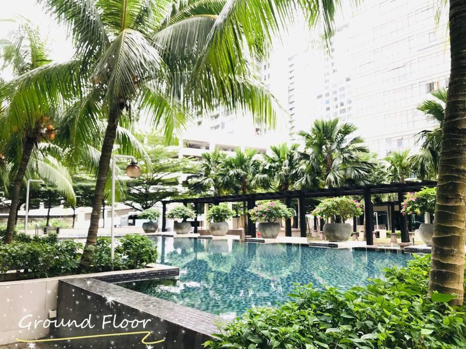 Palazio Mount Austin 2Br Studio Pool View With Tv Box-3 Plus 1 Pax C2-07 Johor Bahru Esterno foto